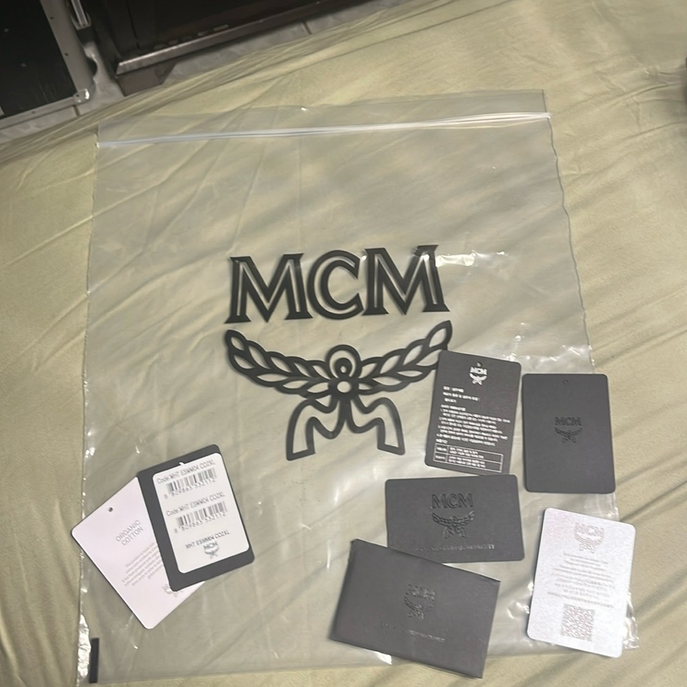 Mcm ziplock gift wrap set